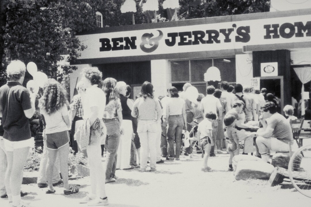 1979 Volgende stap Mensen staan in de rij bij een Ben & Jerry's